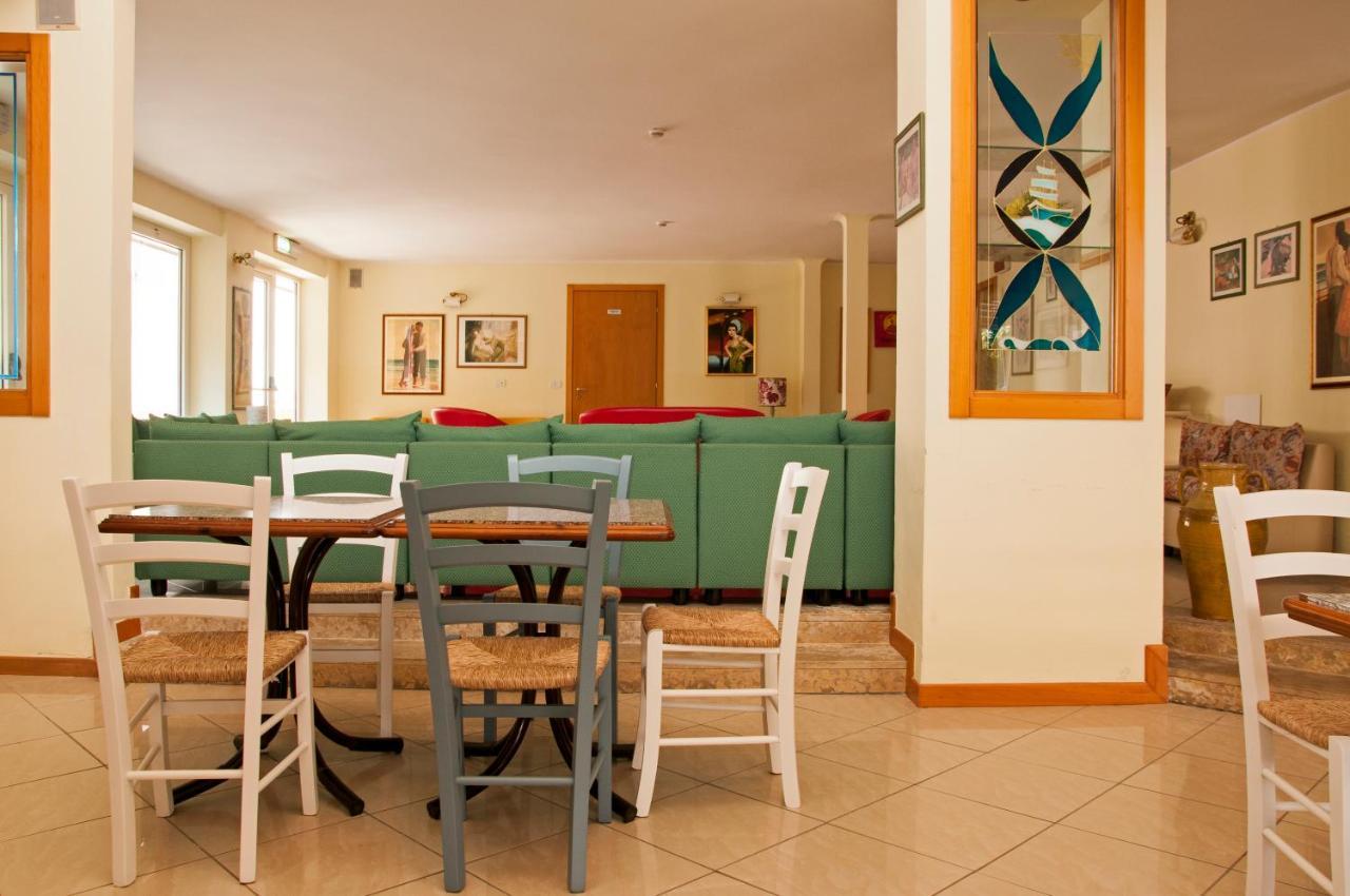 Hotel Rugantino تْشيزيناتيكو المظهر الخارجي الصورة
