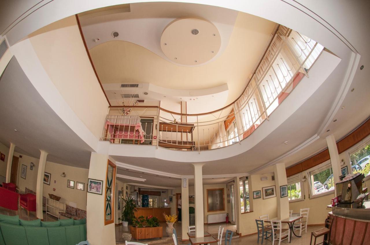 Hotel Rugantino تْشيزيناتيكو المظهر الخارجي الصورة