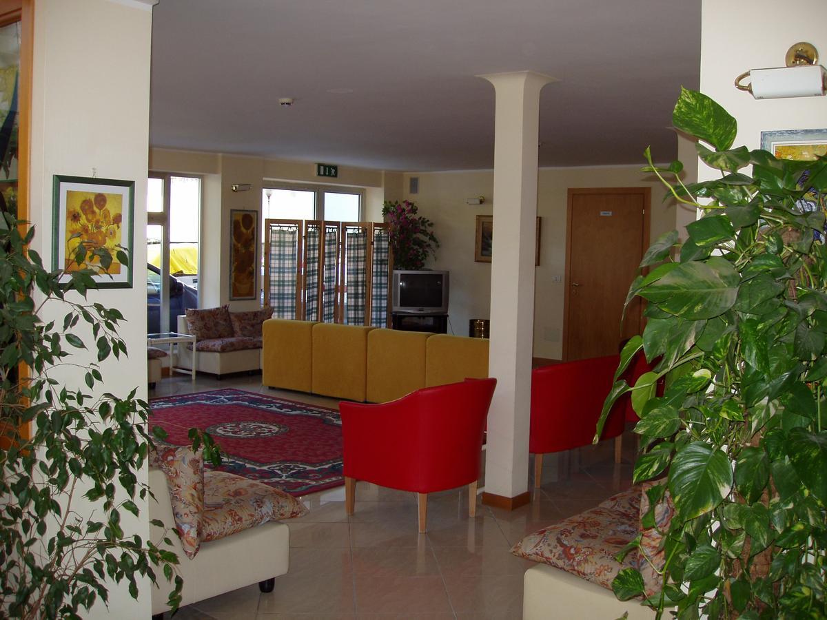Hotel Rugantino تْشيزيناتيكو المظهر الخارجي الصورة
